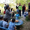 Бежанци от центъра „Военна рампа” се грижат за обществена пермакултурна градина