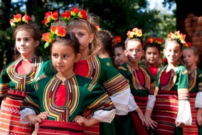 Откриват пътуващата изложба „Пазители и традиции“ на ФРГИ и в Бургас