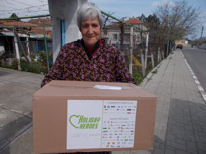 Онкоболните от град Камено получиха хранителни пакети