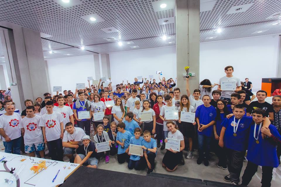 Над 50 отбора ученици от цялата страна участват в „Роботика за България“