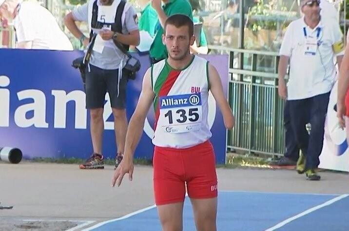 Спортният талант на „Еврофутбол” и ФРГИ - Антоан Божилов скача за България