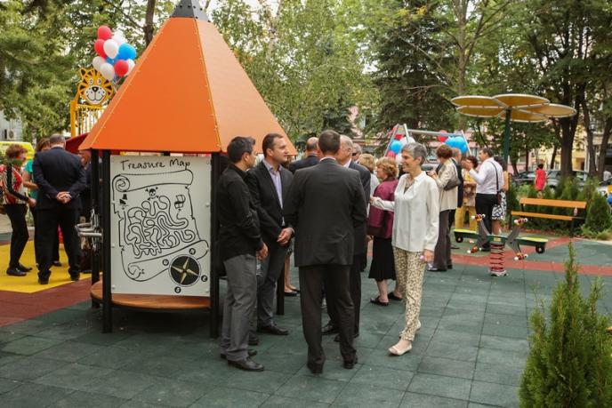 „Пирогов” е с нова детска площадка в двора на болницата в рамките на инициативата на фондация „Америка за България” „Малките