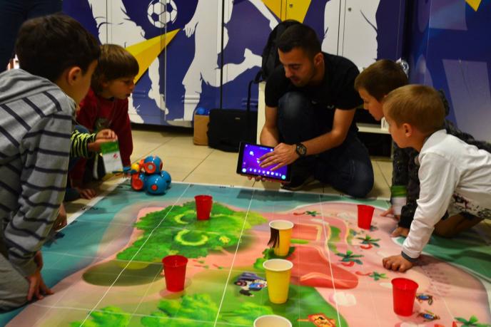 Български деца могат да програмират роботи и да построят къща