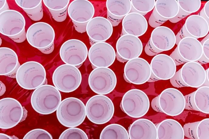 Четвърт милион лева годишно за пластмасови чаши на варненските деца