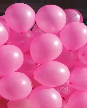 1200 балона над НДК напомниха за жертвите на рака на гърдата