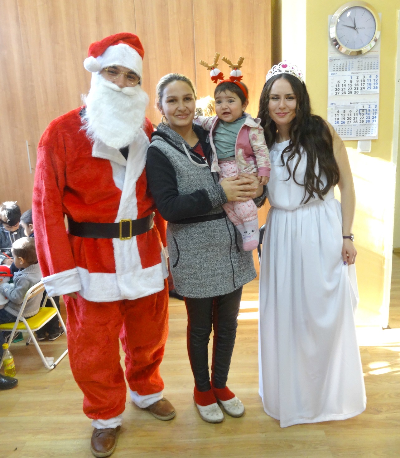 Дядо Коледа на гости в Център за обществена подкрепа „За деца и родители” на фондация „За Нашите Деца”