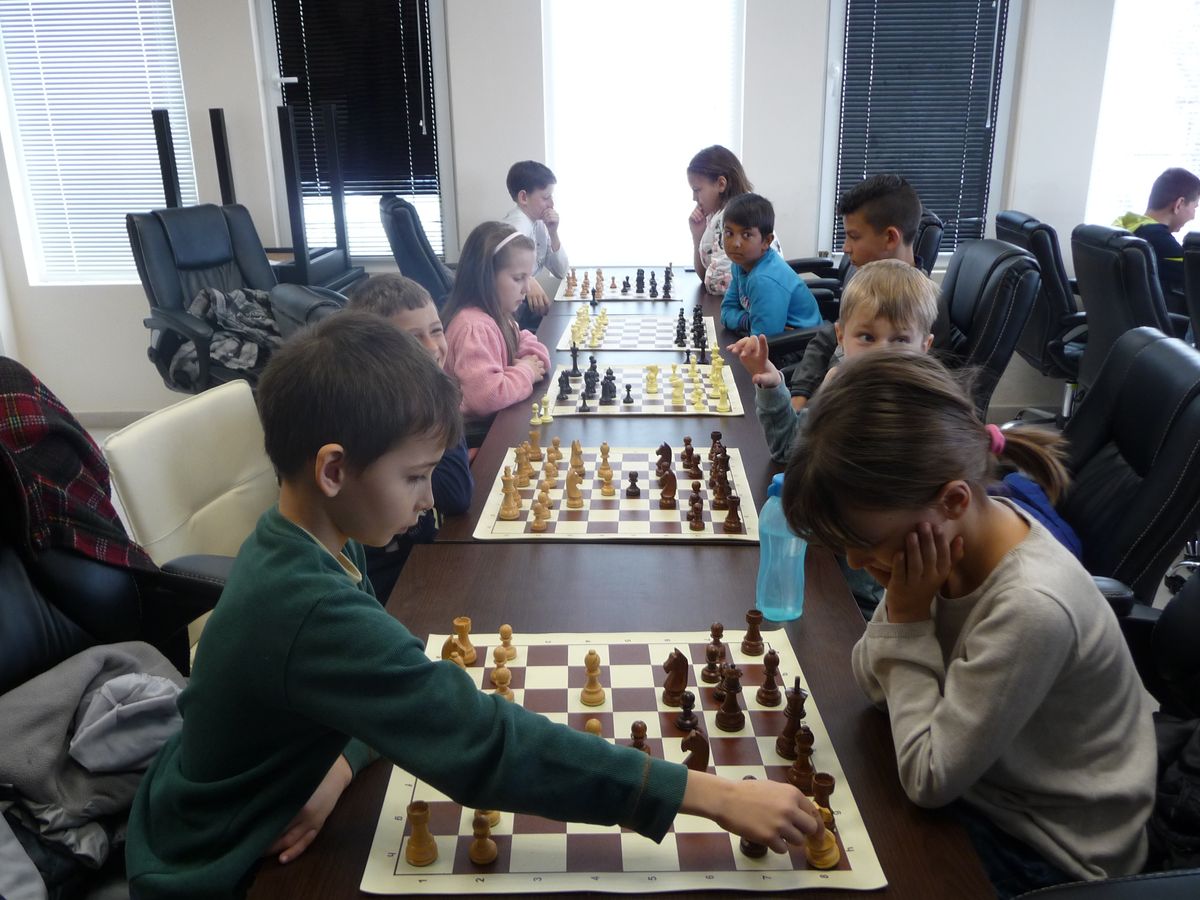 Градски шахматен празник за деца в Сливница