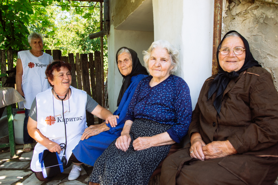 362 възрастни хора от 13 населени места в България бяха подкрепени от „Каритас”