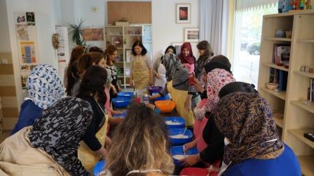 Жени и деца от Ирак, Сирия и Афганистан месиха и се забавляваха в Хлебна къща София