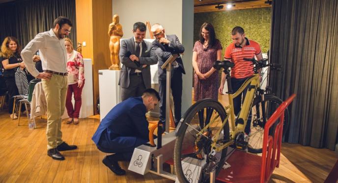 Иновативна стойка за велосипеди Streebl е победителят в БАКБ Предизвикателство
