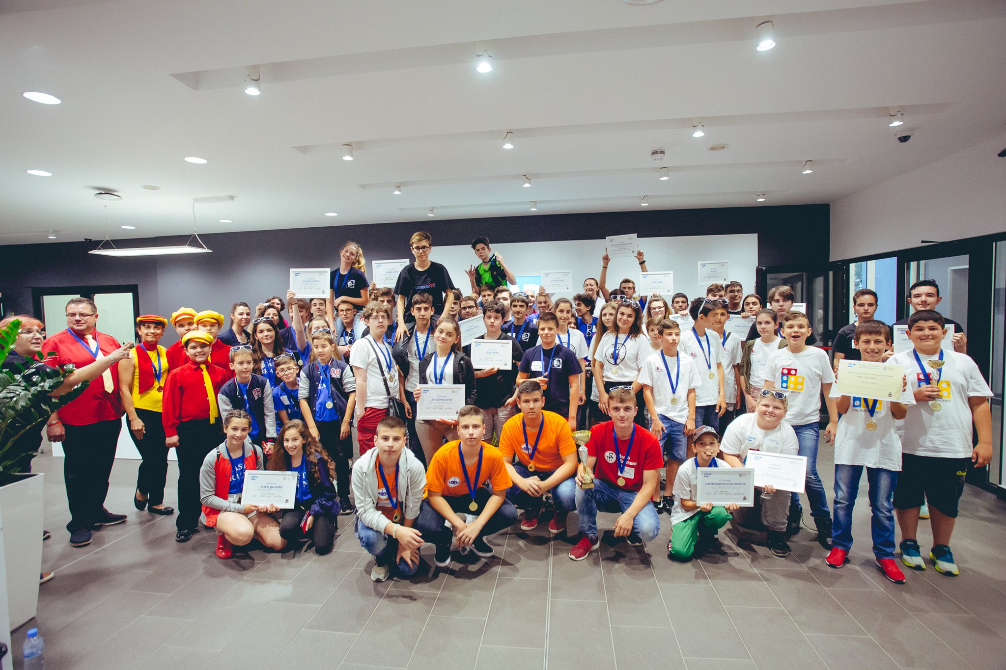 Близо 120 ученици участваха на финалното състезание по роботика