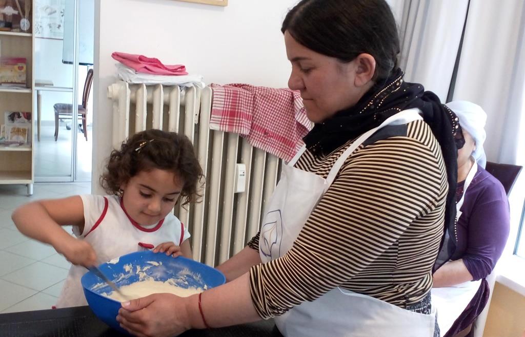 Иракски жени правиха българска баница и арабски сладки в Хлебна къща София