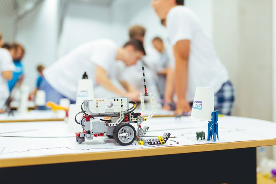 Отворен е конкурсът за учители по програма „Роботика за България” 2018