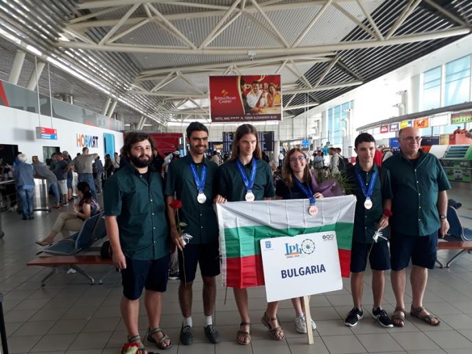 Пет медала за българските физици на олимпиадите в Израел и Полша
