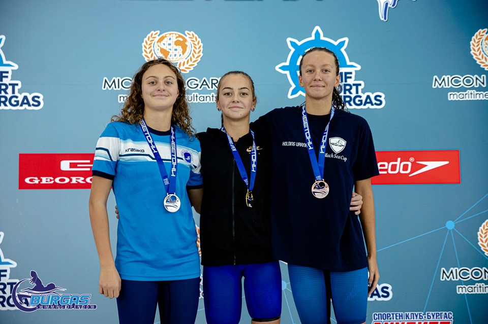 Георги Цурев, Василики Кадоглу и Тиана Темелкова с пет златни медала от турнир по плуване в Бургас