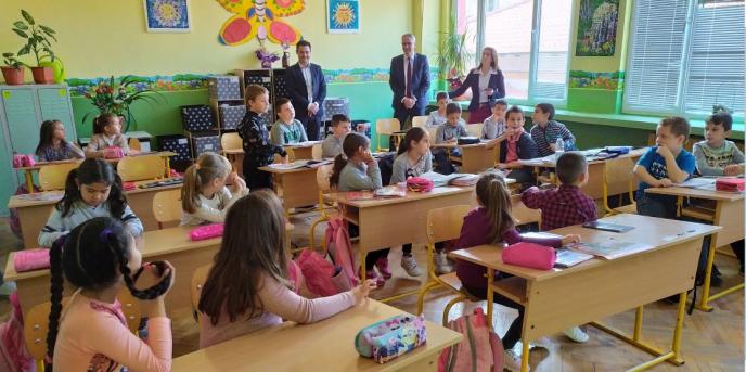 КЦМ 2000 ГРУП подпомага образованието и здравословното хранене на учениците в град Куклен