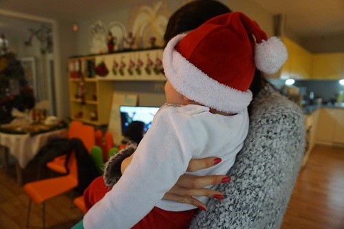 Благодарение на експертите от ЦОП „Св.София” малката Мария празнува у дома Коледа, заедно с родното си семейство