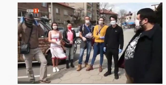 Доброволци на две граждански организации подкрепят възрастни и самотни хора в Казанлък