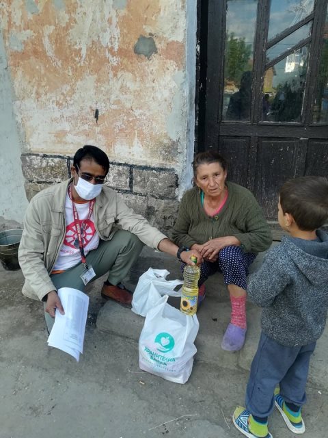 17 400 килограма хранителни пакети стигат до 612 от най-бедните семейства в България