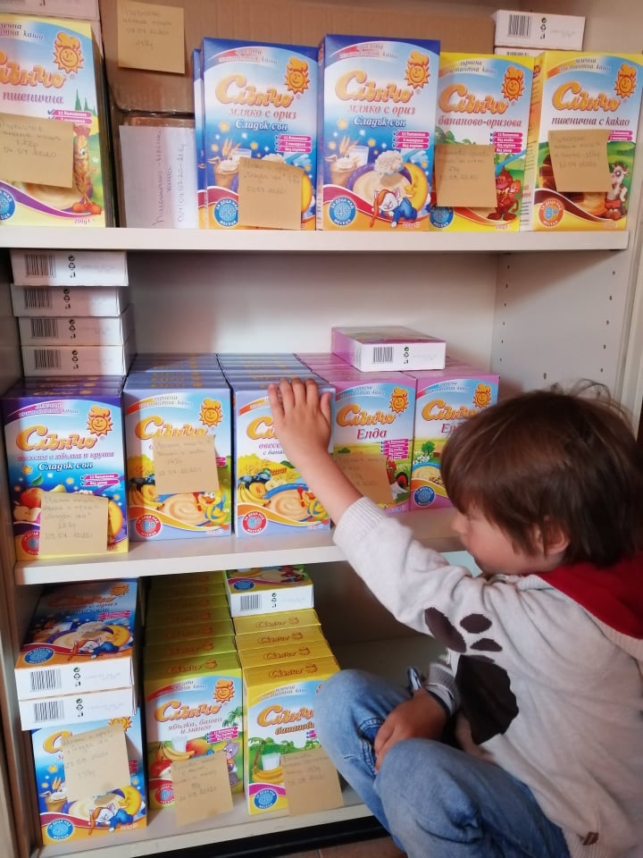 Слънчо дари 600 кутии каши за децата, с които фондация ”За Нашите Деца”