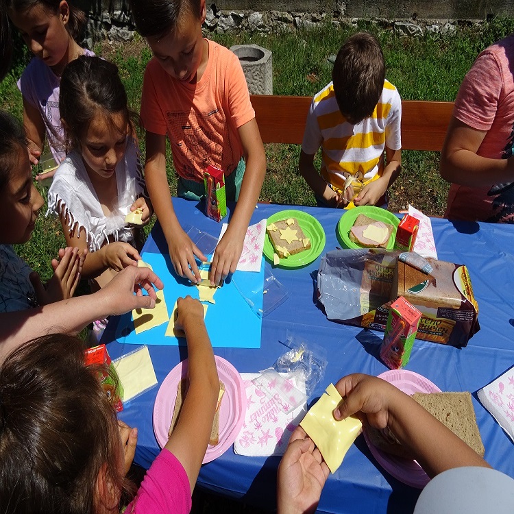 Арт работилници и пикник на открито за деца в риск от социално изключване, организира фондация „За Нашите Деца“ в три