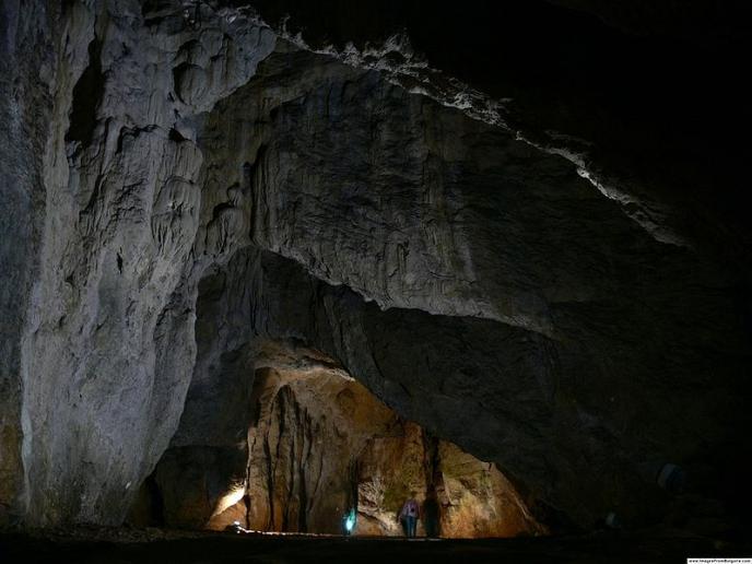 Ела с нас в пещера Бачо Киро - отвъд границите