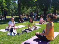 Пикник с йога и укулеле в подкрепа на бежанците от Украйна