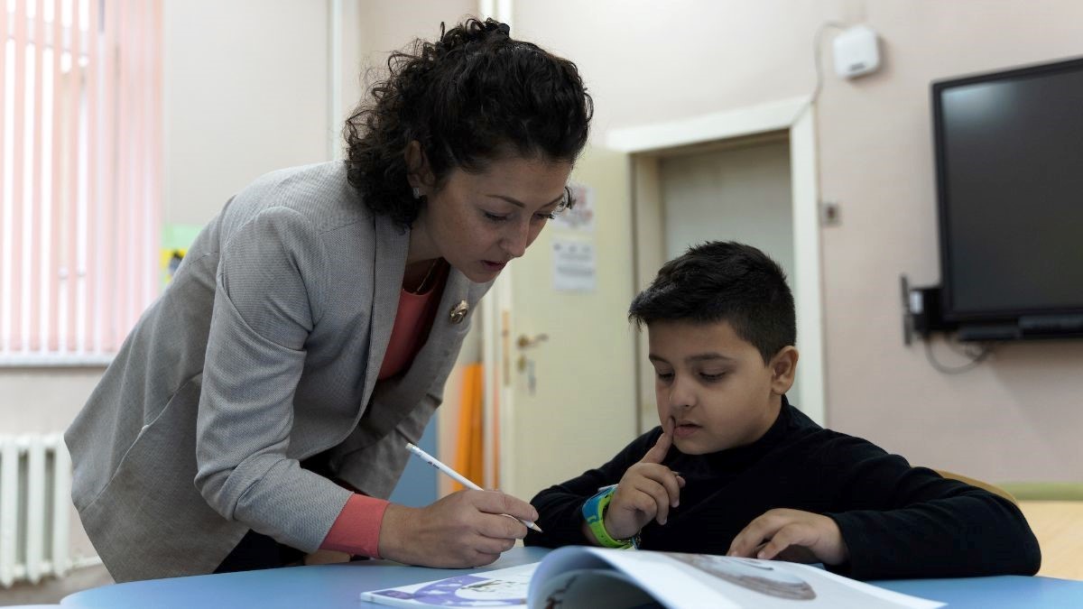 Експерти и практици обсъждат как учениците с различен майчин език да учат уверено и успешно в училище